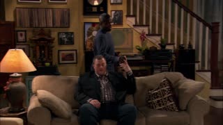 Mike & Molly - S1E9 - Mike's New Boots