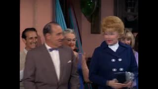 The Lucy Show - S5E18 - Lucy Puts Main Street on the Map