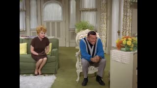 The Lucy Show - S2E17 - Lucy Takes Up Golf