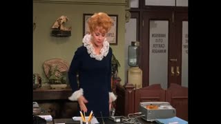 Here's Lucy - S1E4 - Lucy and Miss Shelly Winters