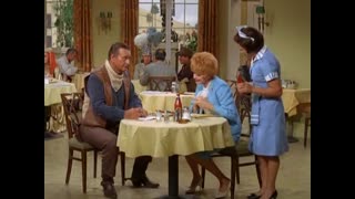 The Lucy Show - S5E10 - Lucy and John Wayne